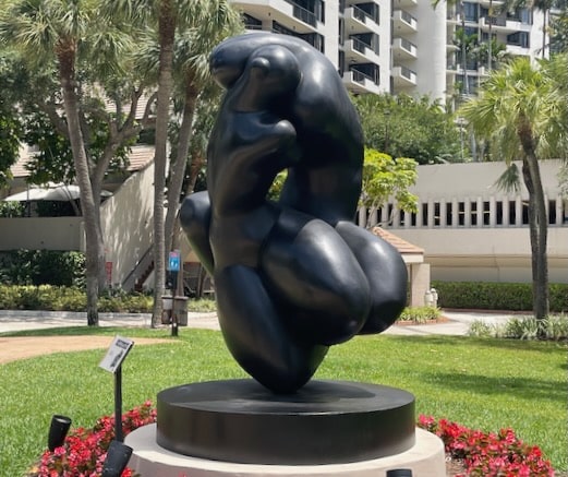 Abrazo (Monumental Size) Sculpture Alevon