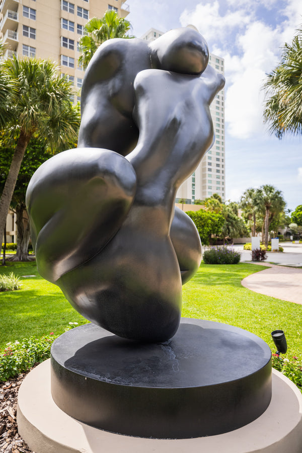 Abrazo (Monumental Size) Sculpture Alevon
