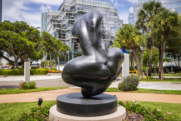 Abrazo (Monumental Size) Sculpture Alevon