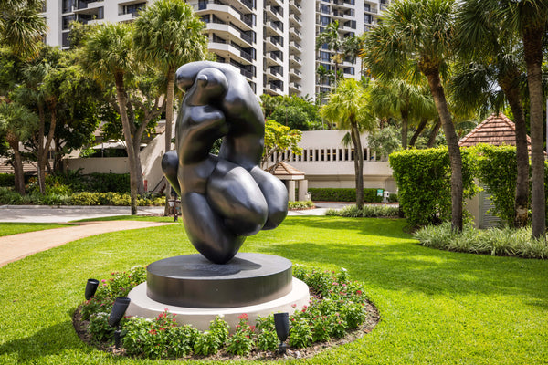 Abrazo (Monumental Size) Sculpture Alevon
